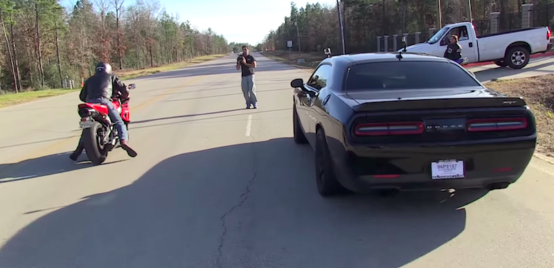 Hellcat vs Camaro ZL1 - Dig Racing