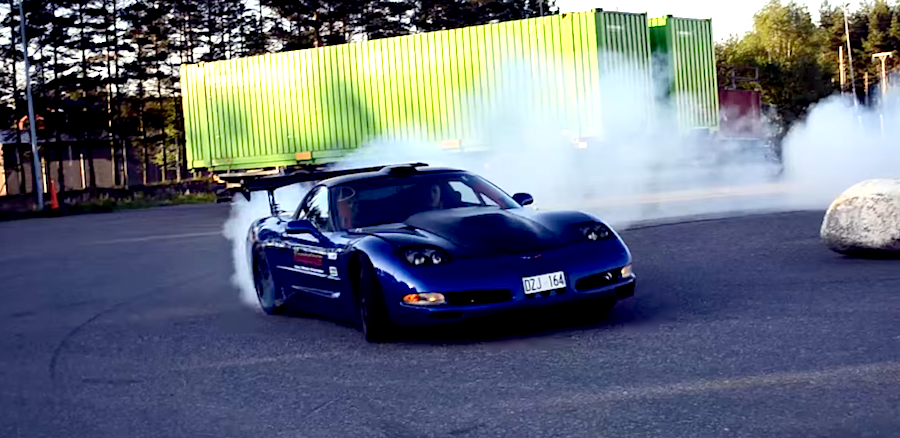 Swedish Corvette slaughters tires, sideways 