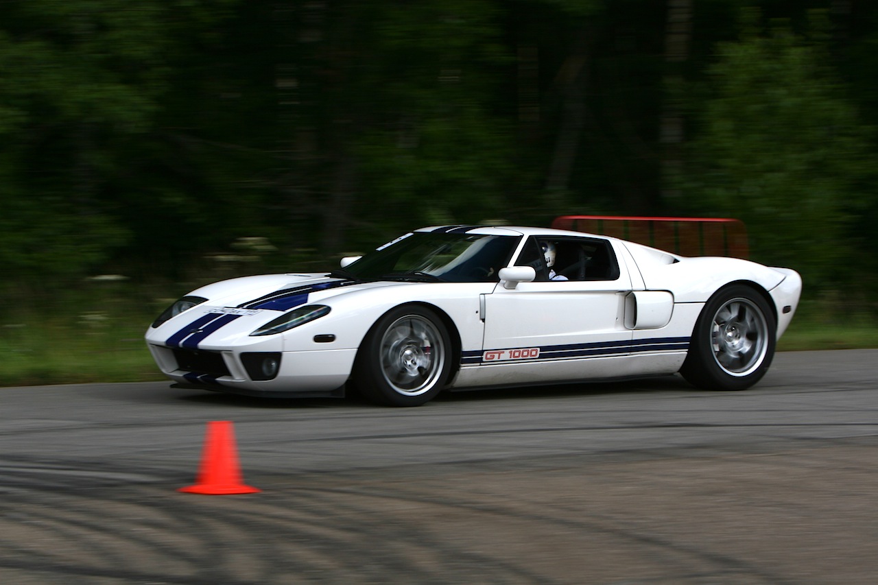 Lingenfelter Corvette howls against 1000-horsepower Ford GT