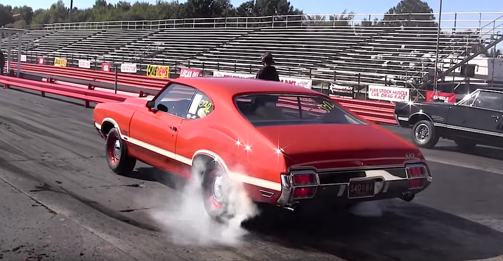 Rare L88 427 Corvette vs Olds 442 W30 - 1/4 Mile Drag Race