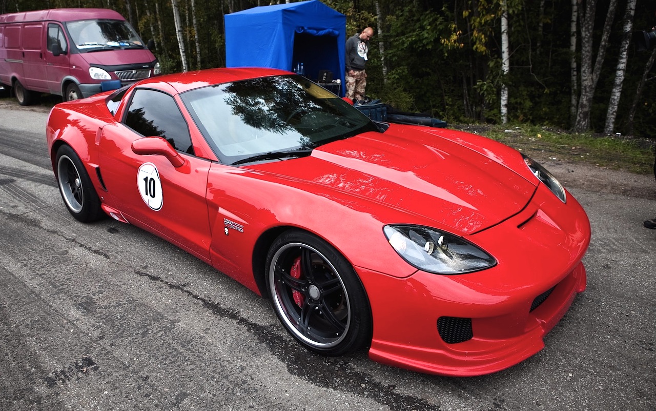 Lingenfelter Corvette howls against 1000-horsepower Ford GTT