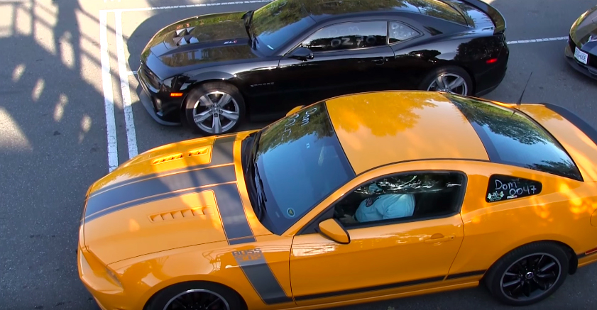 Camaro ZL1 fights a Mustang Boss 302 to the finish