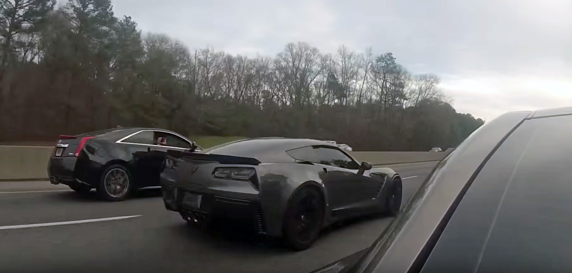 Nissan GTR vs Vette Z06