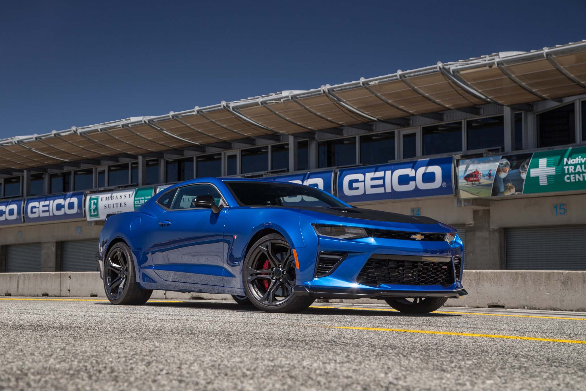 2017-chevrolet-camaro-ss-1le-front-three-quarter