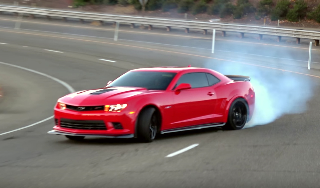 2015 Red Z/28 Drifting An Entire Freeway Onramp!