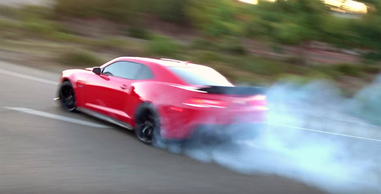 2015 Red Z/28 Drifting An Entire Freeway Onramp!